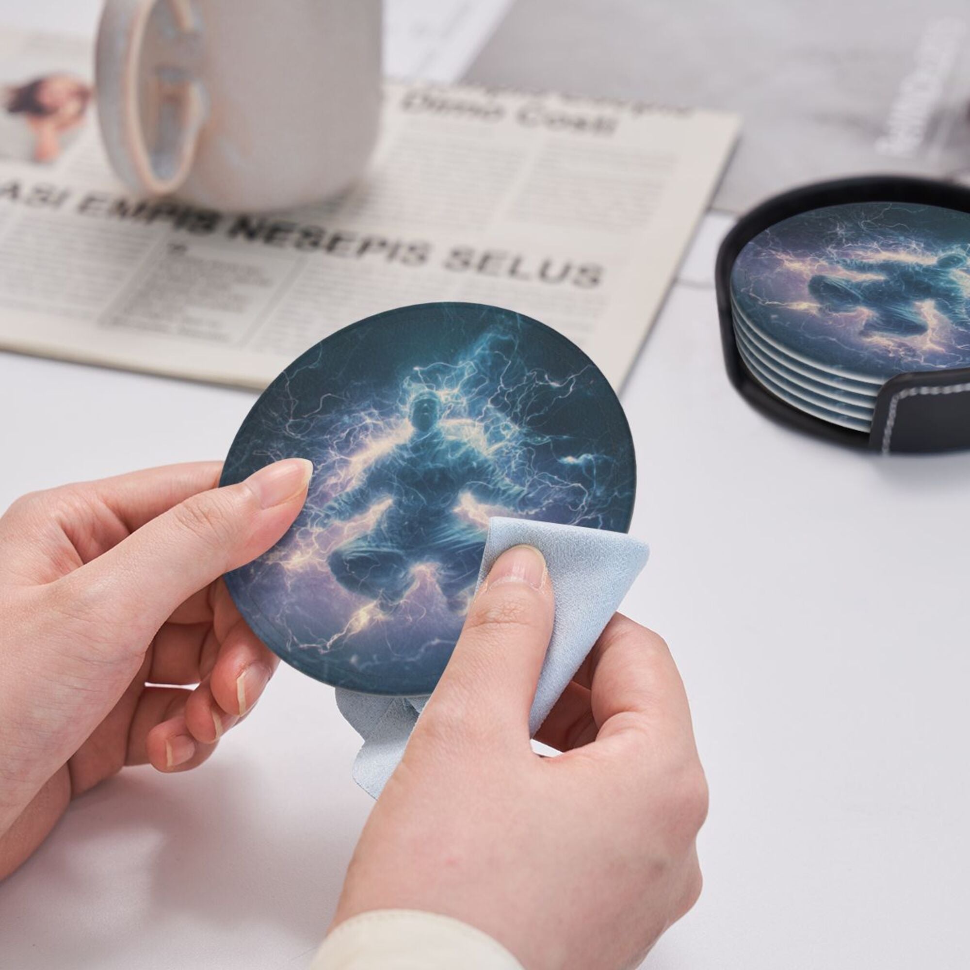 6 - Pack Round Leather Coasters: Lightning Figure Pattern, Exquisite Storage, Protecting the Desktop