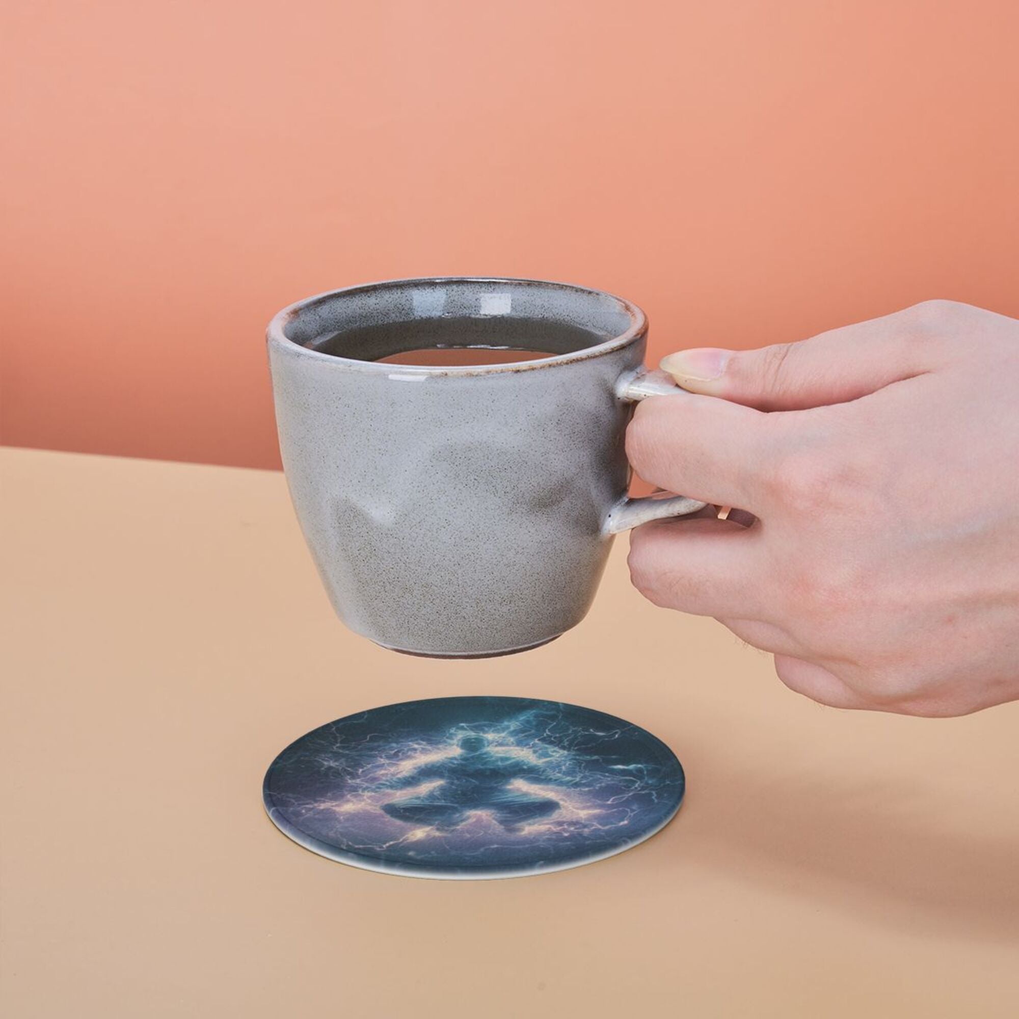 6 - Pack Round Leather Coasters: Lightning Figure Pattern, Exquisite Storage, Protecting the Desktop