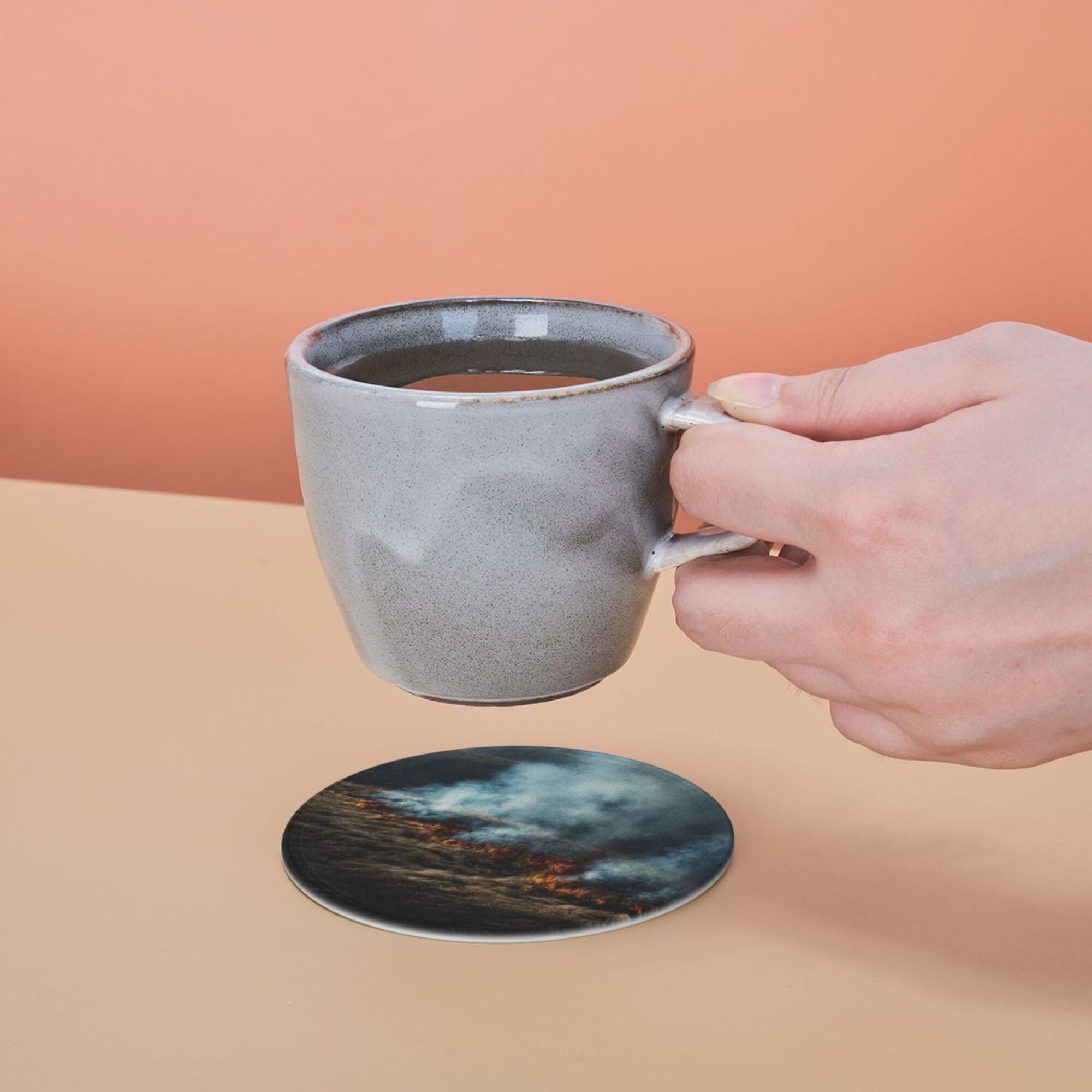 6 - Pack Round Leather Coasters: Wilderness Wildfire Pattern, Exquisite Storage, Protecting the Desktop